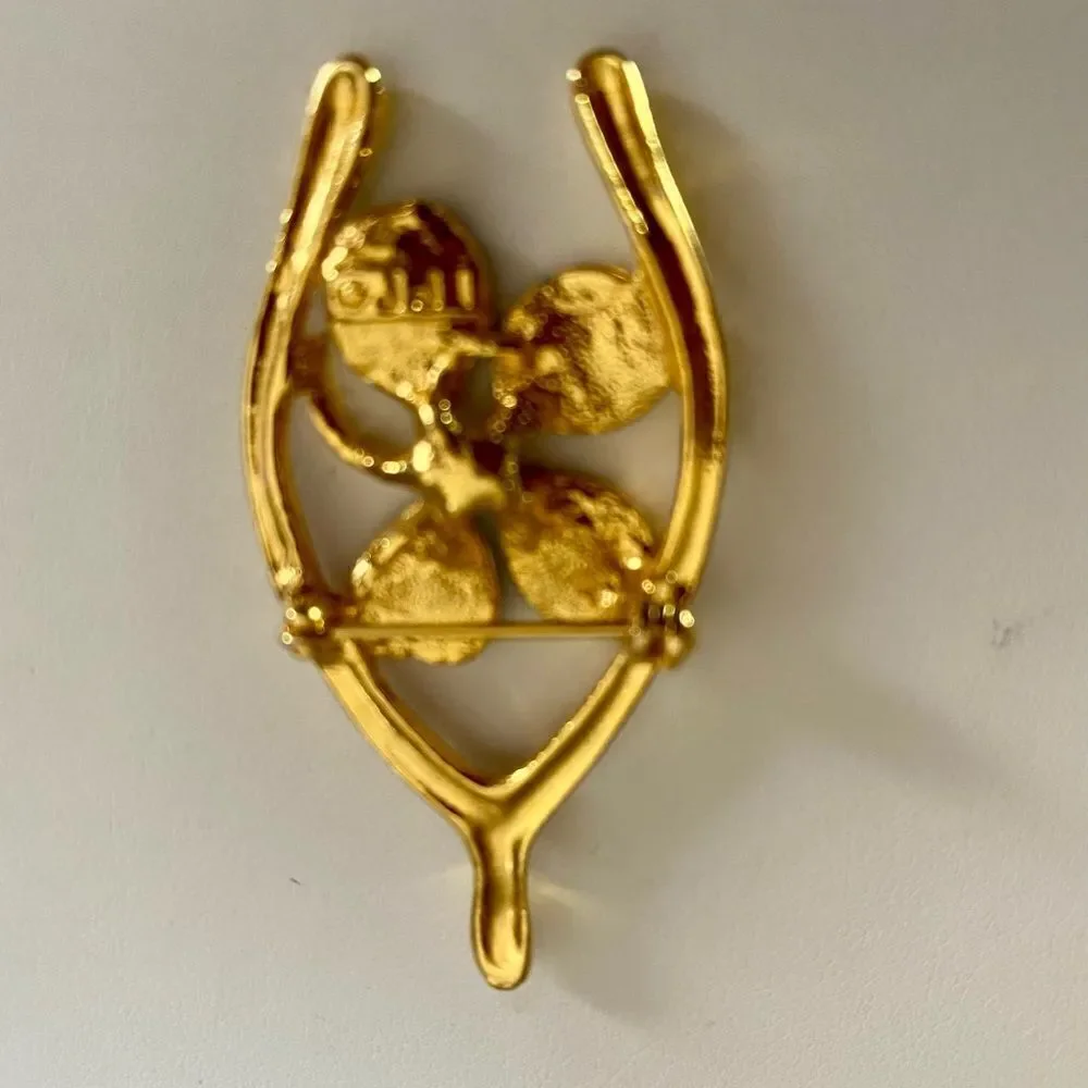 𝅺VINTAGE 4leaf clover wishbone brooch